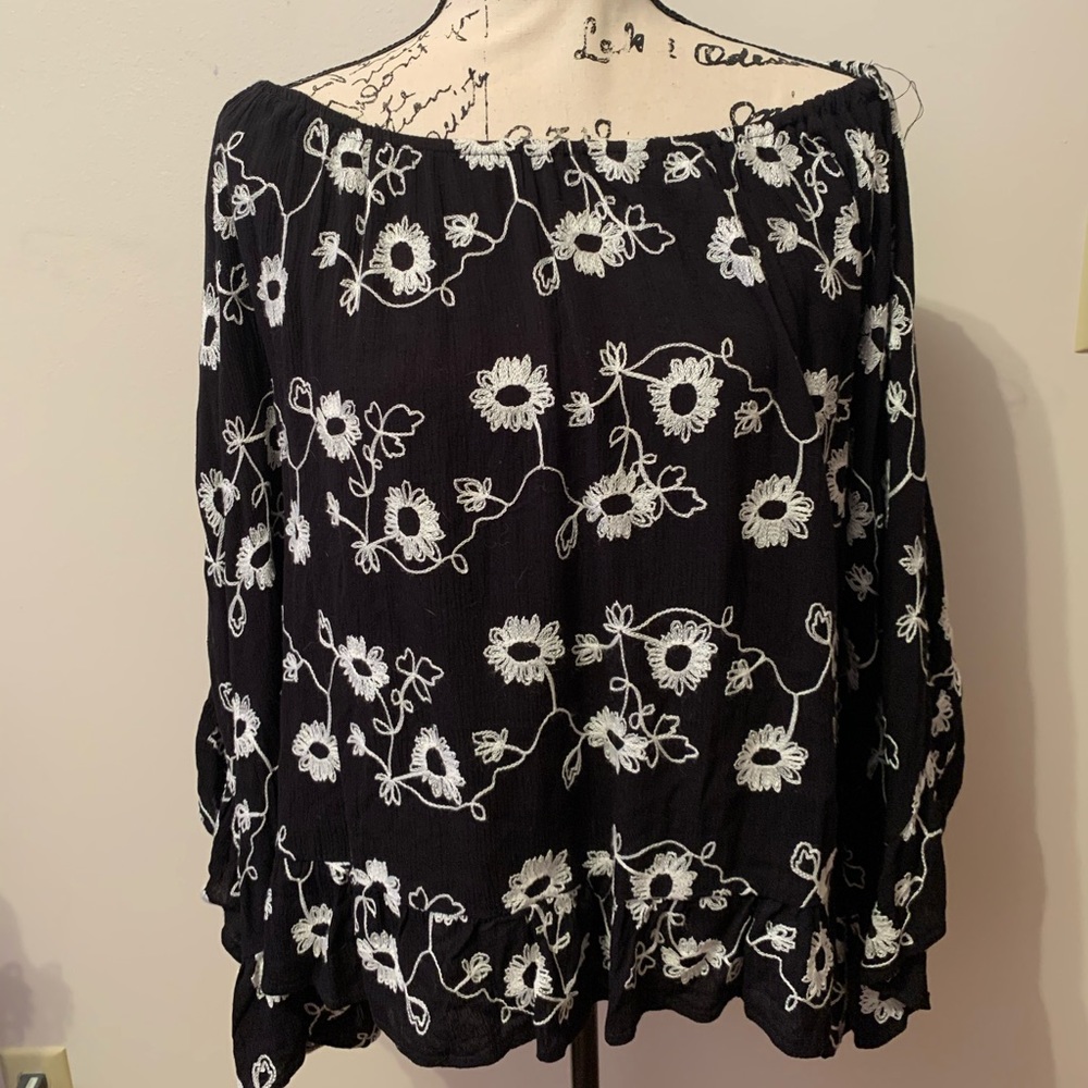 🌺KAKTUS Black and white top🌺